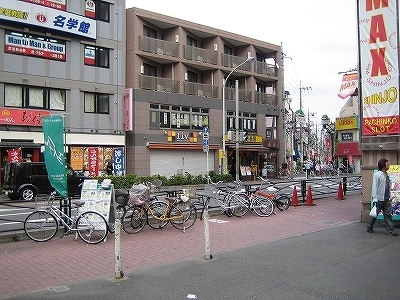 川崎市中原区にある南部沿線道路を右へ